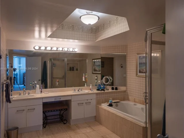 21205 Yacht Club Dr # 901, Aventura FL 33180