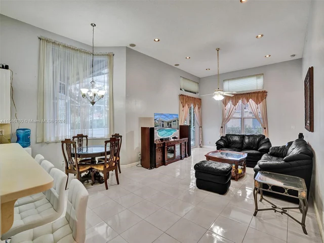 4985 NW 120th Ave, Coral Springs FL 33076