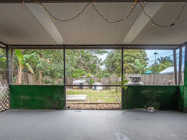 5517 NE 6th Ave, Oakland Park FL 33334