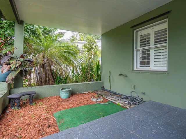 5517 NE 6th Ave, Oakland Park FL 33334