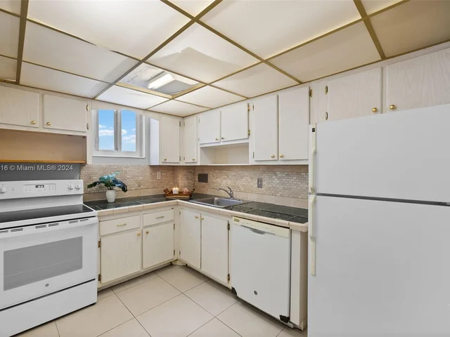 7928 West Dr # 405, North Bay Village FL 33141