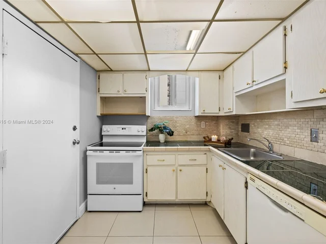 7928 West Dr # 405, North Bay Village FL 33141