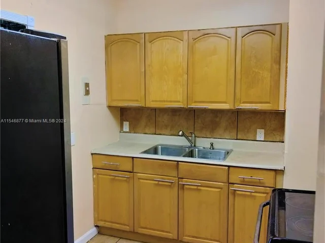 1021 NW 41st St, Miami FL 33127