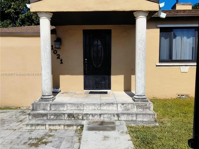 1021 NW 41st St, Miami FL 33127