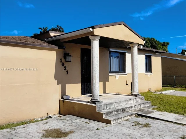 1021 NW 41st St, Miami FL 33127