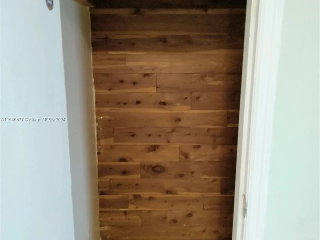 1021 NW 41st St, Miami FL 33127