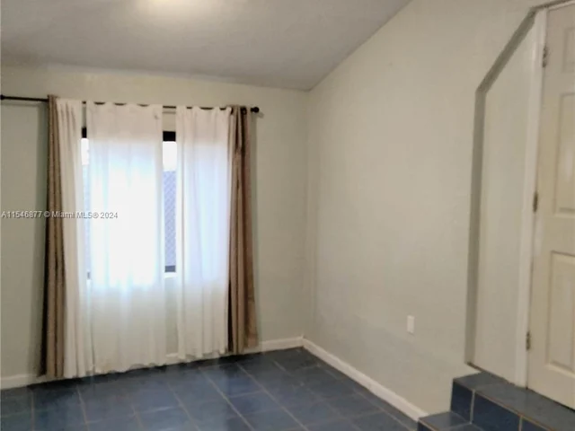 1021 NW 41st St, Miami FL 33127