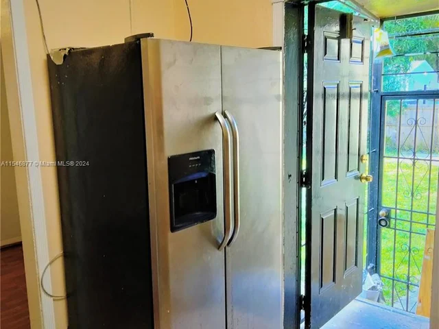 1021 NW 41st St, Miami FL 33127