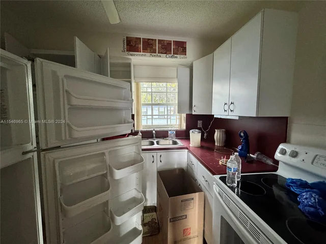 1055 NW 24th St, Miami FL 33127