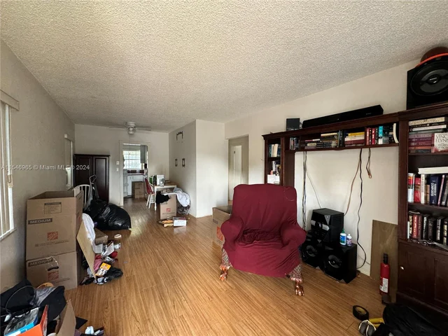 1055 NW 24th St, Miami FL 33127