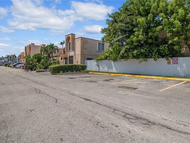 818 W 38th Ter # 20, Hialeah FL 33012