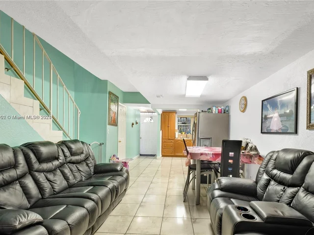 818 W 38th Ter # 20, Hialeah FL 33012