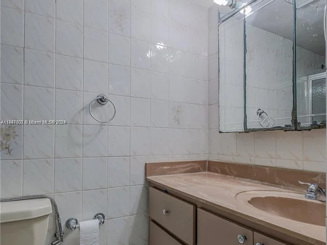 818 W 38th Ter # 20, Hialeah FL 33012