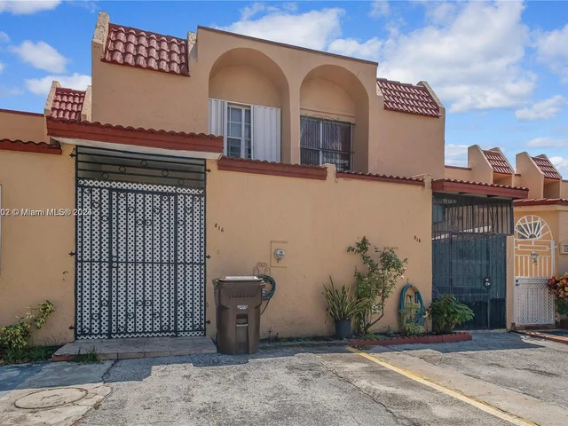 818 W 38th Ter # 20, Hialeah FL 33012