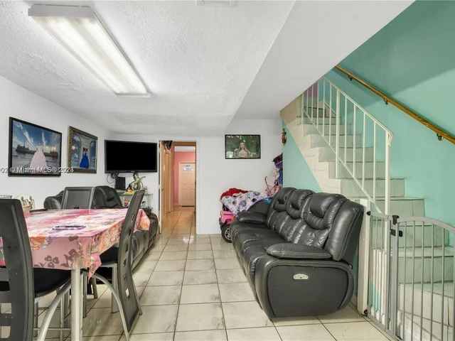 818 W 38th Ter # 20, Hialeah FL 33012