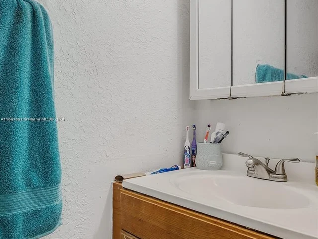 818 W 38th Ter # 20, Hialeah FL 33012