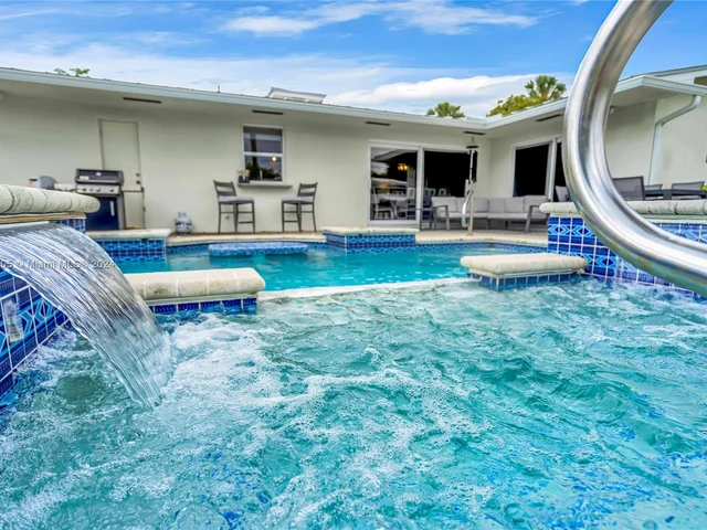 251 SE 8th St, Pompano Beach FL 33060