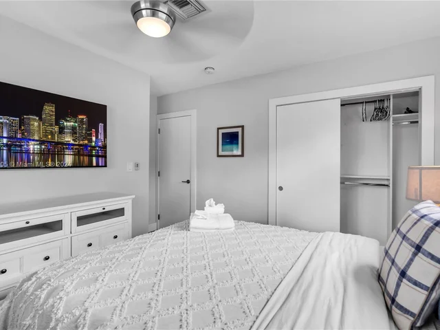 251 SE 8th St, Pompano Beach FL 33060