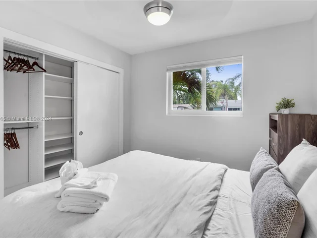 251 SE 8th St, Pompano Beach FL 33060