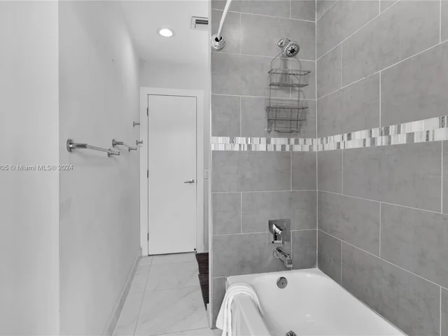 251 SE 8th St, Pompano Beach FL 33060