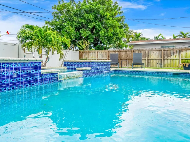 251 SE 8th St, Pompano Beach FL 33060