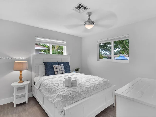 251 SE 8th St, Pompano Beach FL 33060