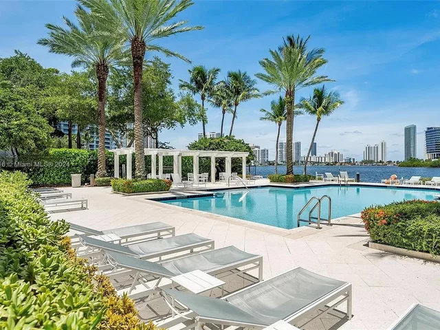 3125 NE 184th St, Aventura FL 33160