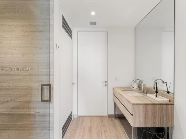 18975 Collins Ave # 1403, Sunny Isles Beach FL 33160