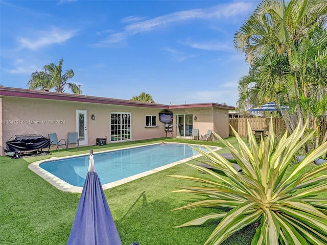 1990 NW 91st Way, Sunrise FL 33322