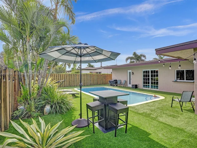 1990 NW 91st Way, Sunrise FL 33322