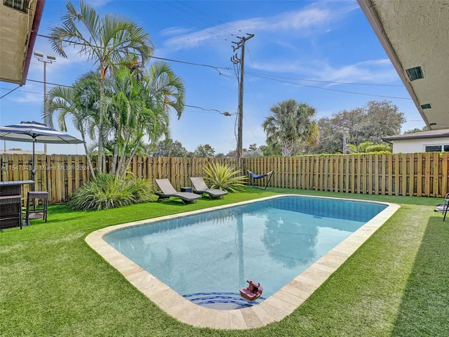 1990 NW 91st Way, Sunrise FL 33322