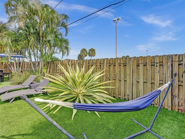 1990 NW 91st Way, Sunrise FL 33322