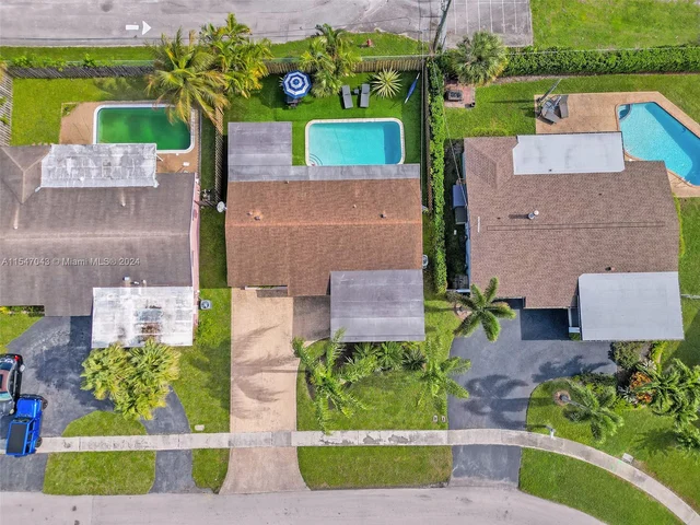 1990 NW 91st Way, Sunrise FL 33322