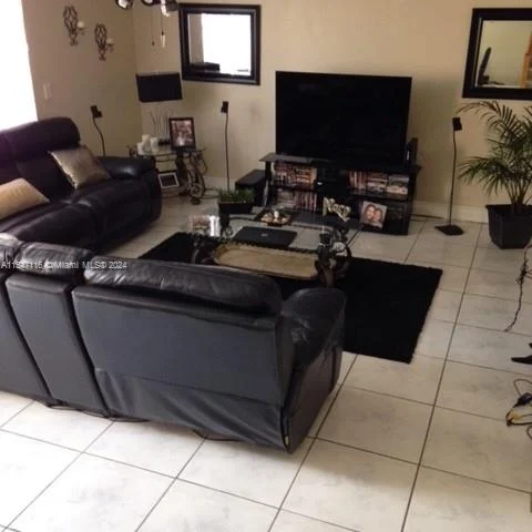 450 Commodore Dr # 315, Plantation FL 33325