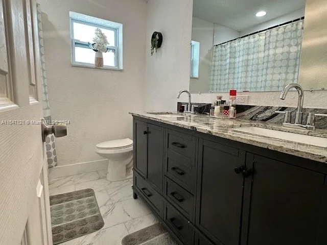 4821 NW 176th St, Miami Gardens FL 33055