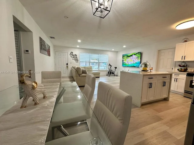 4821 NW 176th St, Miami Gardens FL 33055