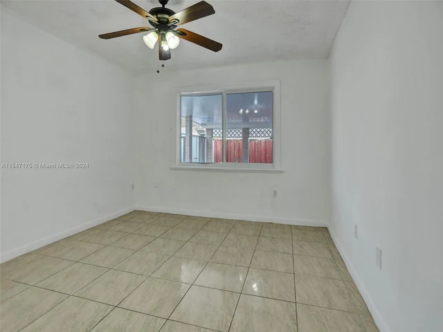 9075 NW 115th St, Hialeah Gardens FL 33018