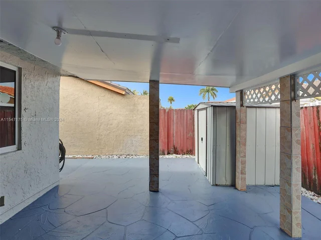 9075 NW 115th St, Hialeah Gardens FL 33018