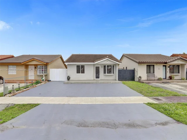 9075 NW 115th St, Hialeah Gardens FL 33018