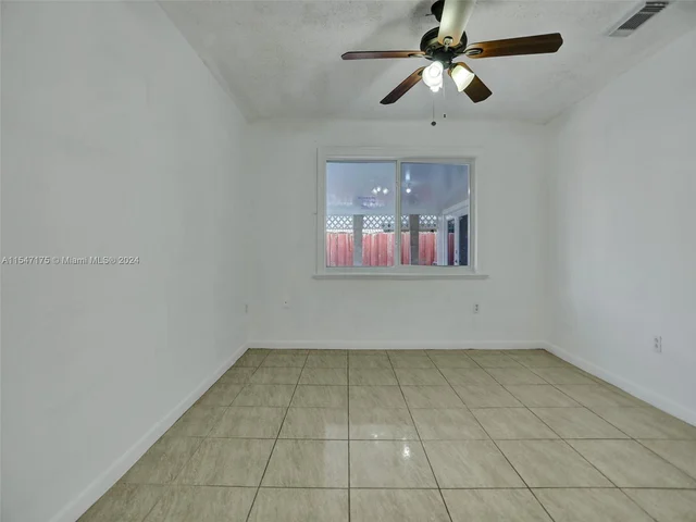 9075 NW 115th St, Hialeah Gardens FL 33018