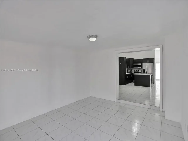 9075 NW 115th St, Hialeah Gardens FL 33018