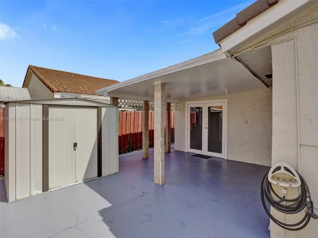 9075 NW 115th St, Hialeah Gardens FL 33018