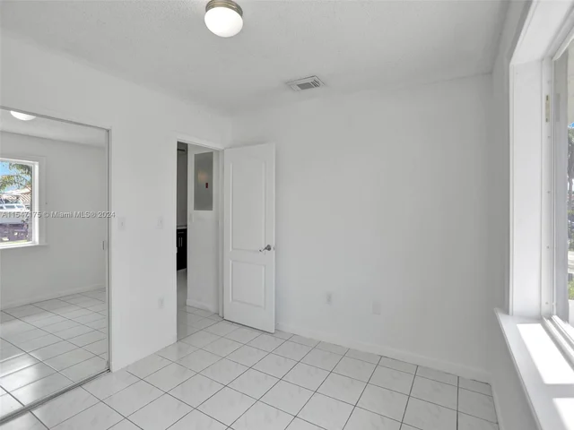 9075 NW 115th St, Hialeah Gardens FL 33018