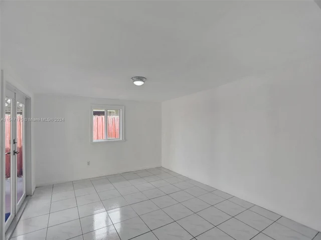 9075 NW 115th St, Hialeah Gardens FL 33018