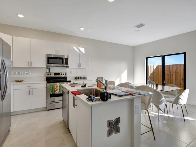 10010 SW 231st Ln, Miami FL 33190