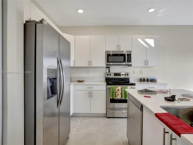 10010 SW 231st Ln, Miami FL 33190