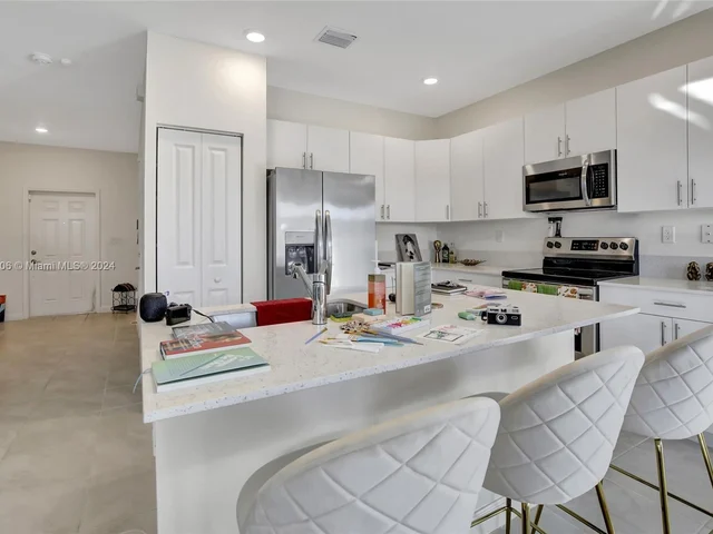 10010 SW 231st Ln, Miami FL 33190