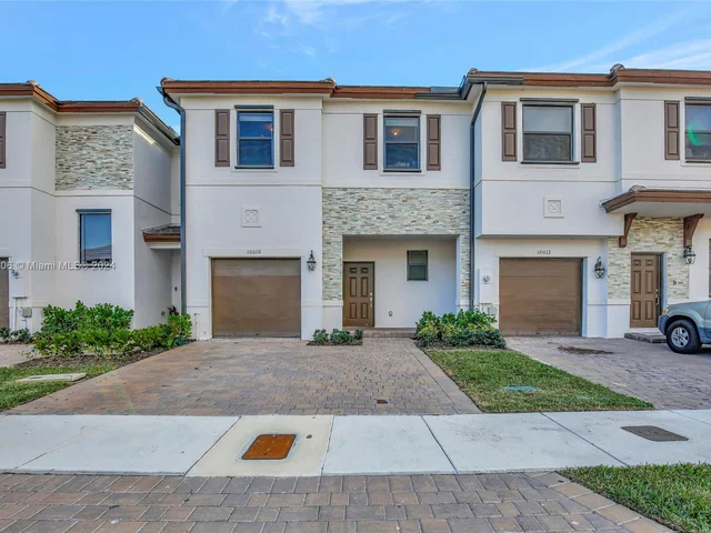 10010 SW 231st Ln, Miami FL 33190