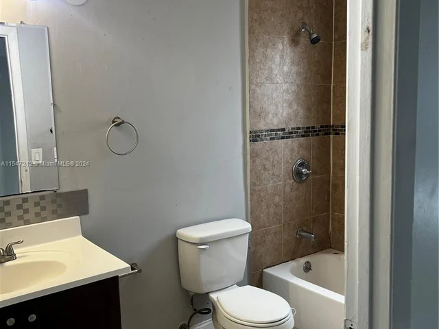 5482 NW 23rd St # 5482, Lauderhill FL 33313