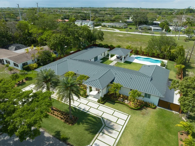 7505 SW 141st St, Palmetto Bay FL 33158